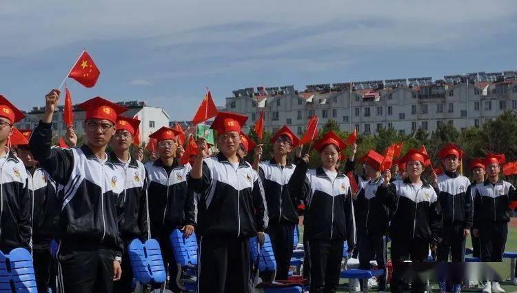 盗墓笔记里的老海和梁小姐是谁，出自哪里，大概剧情是什么